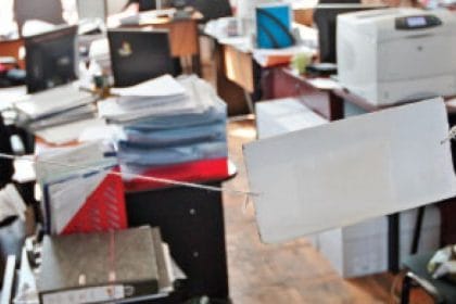 Bugetarii își justifică ineficiența reclamând birocrația, corupția și favoritismul din administrație