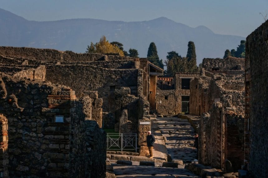 Secretele betonului folosit de romani la Pompeii, deslușite după descoperirea unui șantier prezervat sub cenușa Vezuviului