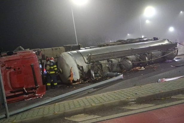 Cisternă încărcată cu amoniac răsturnată pe DN 5, între Bucureşti şi Giurgiu. A fost activat planul de intervenţie chimică