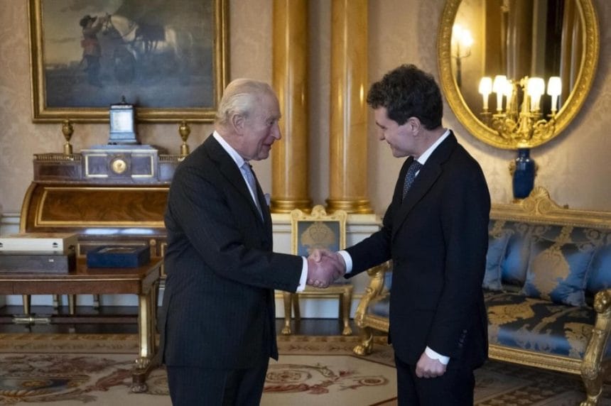 Surpriză la Palatul Buckingham: Regele Charles al III-lea îl primește pe Nicușor Dan Regele Charles al III-lea l-a primit pe președintele Nicușor Dan la Palatul Buckingham