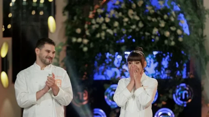 Triumf cu gust amar: Cosmina, câștigătoarea MasterChef 2025, dezvăluie o poveste tragică și durerea că părinții nu sunt alături Declarațiile emoționante ale Cosminei, câștigătoarea MasterChef 2025, cu o poveste tragică de viață: „Simt că aș fi vrut să fie și părinții mei aici cu mine”
