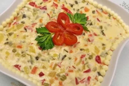 Ce carne se folosește la salata boeuf. Câți morcovi și cartofi se pun în preparat?