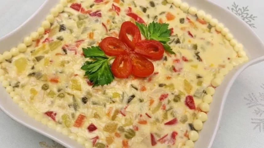 Secretul salatei boeuf: ce carne o face perfectă și câți morcovi și cartofi trebuie să pui Ce carne se folosește la salata boeuf. Câți morcovi și cartofi se pun în preparat?
