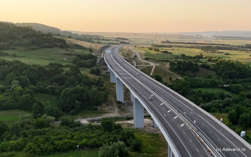 Aproape jumătate din județele României, ocolite de autostrăzi: ce zone rămân fără infrastructură rutieră Autostrăzile ocolesc aproape jumătate din județele României. Harta „zonelor defavorizate” de infrastructură rutieră