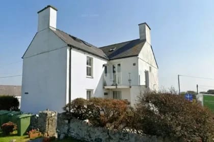 Casă de 375.000 de euro, scoasă la licitație de un cuplu de britanici. Biletele pornesc de la 6 euro