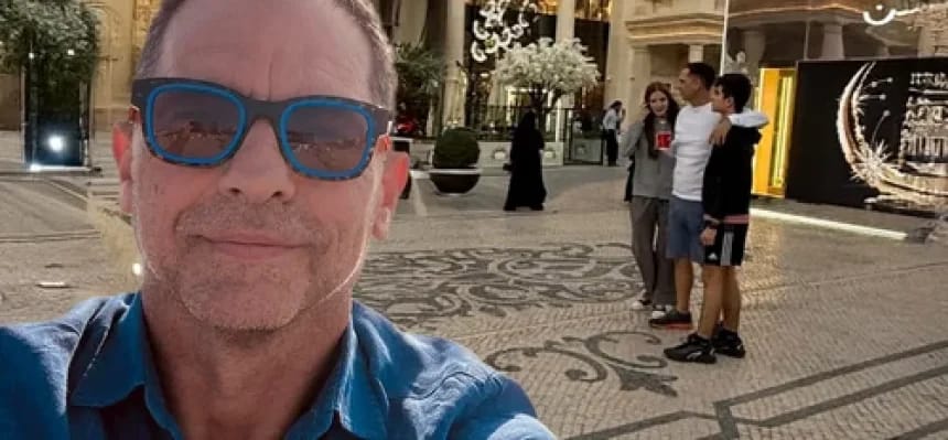 Dan Negru, Revelion în Qatar! Cât a plătit pe o sticlă cu apă potabilă? Ce frumoși sunt copiii lui, care îi vor moșteni imperiul imobiliar! Foto exclusiv