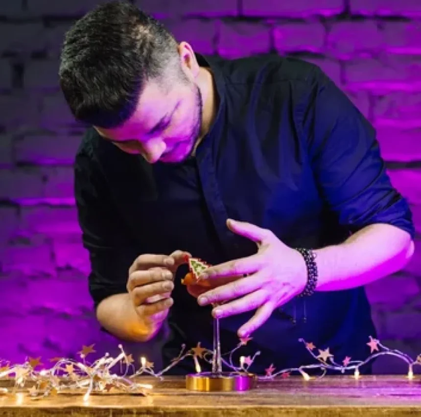 Transformă-ți Revelionul: Valentin Luca dezvăluie cocktailuri infailibile Bartenderul Valentin Luca vine cu cele mai tari recomandări de cocktailuri de sărbători Tips and Tricks pentru noaptea de Revelion