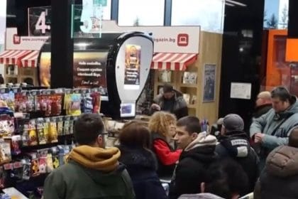 Haos în Bulgaria după trecerea la euro. Oamenii s-au trezit că, deși vor să plătească în euro, sunt refuzați de comercianți