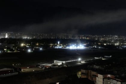 Explozii puternice la Caracas și în alte zone din Venezuela. Statele Unite „au desfășurat o operațiune militară de amploare”