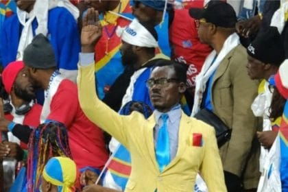 Motivul pentru care un fan a stat nemișcat pe parcursul meciurilor de la Cupa Africii. Umilit de un fotbalist