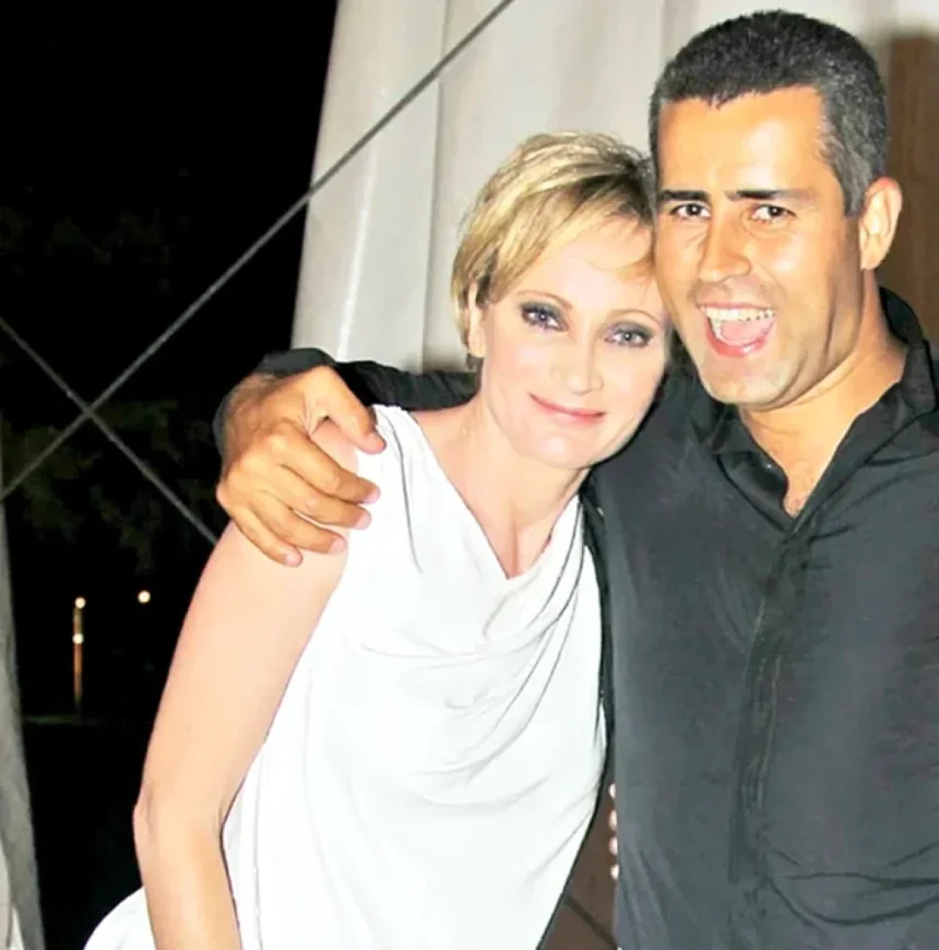 Scandal amoros: Cum Patricia Kaas l-a smuls pe Remus Truică din mijlocul familiei — mă străduiam să nu uit că e însurat și are două fetițe, iubirea interzisă care a zguduit lumea mondenă Cum l-a „răpit” Patricia Kaas pe Remus Truică:„Mă străduiam să nu uit că e însurat și are două fetițe” Iubirea interzisă care a zguduit o căsnicie și a șocat lumea mondenă