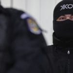 O mamă şi fiul său, suspectați că ar fi vândut droguri, au fost reţinuţi de DIICOT