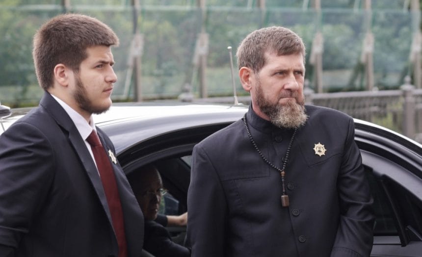 Fiul lui Kadîrov, în stare critică după un accident de mașină în Groznîi. Urmează să fie dus la Moscova (surse)