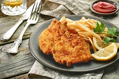 Ingredientul secret ce trebuie folosit mereu la șnițele. Așa vor ieși mai fragede și mai pufoase