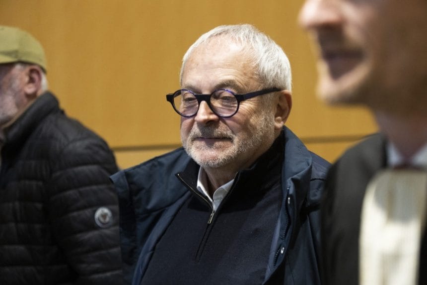 Șoc în politica franceză: fost senator acuzat că ar fi drogat băutura unei colege pentru a o agresa sexual Un fost senator francez este acuzat că a drogat băutura unei colege din Parlament, pentru a o agresa sexual