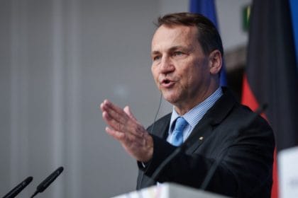 Ministrul de Externe al Poloniei îi cere lui Elon Musk să blocheze accesul Rusiei la Starlink