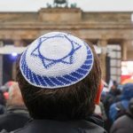 Tinerii evrei și antisemitismul: Să nu ieși în evidență