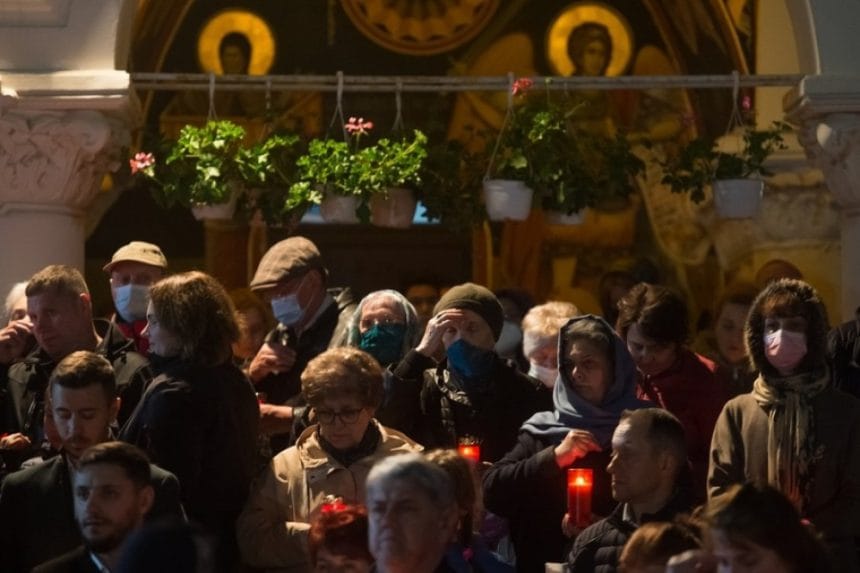 Surpriză în sondaj: Biserica și Armata conduc încrederea românilor — ce locuri ocupă Președinția și Parlamentul? Românii au cea mai multă încredere în Biserică și Armată. Pe ce locuri se află Preşedinţia și Parlamentul