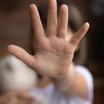 Un fost ofițer din Cluj este acuzat că ar fi agresat sexual o minoră. Bărbatul, plasat în arest la domiciliu