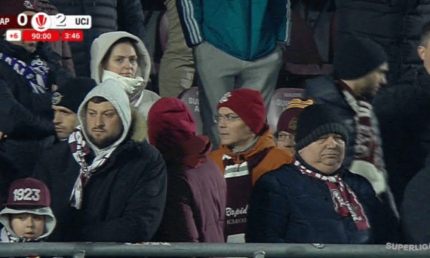 Momente rare în Giulești! Ce au făcut fanii Rapidului în prelungirile partidei cu U Cluj