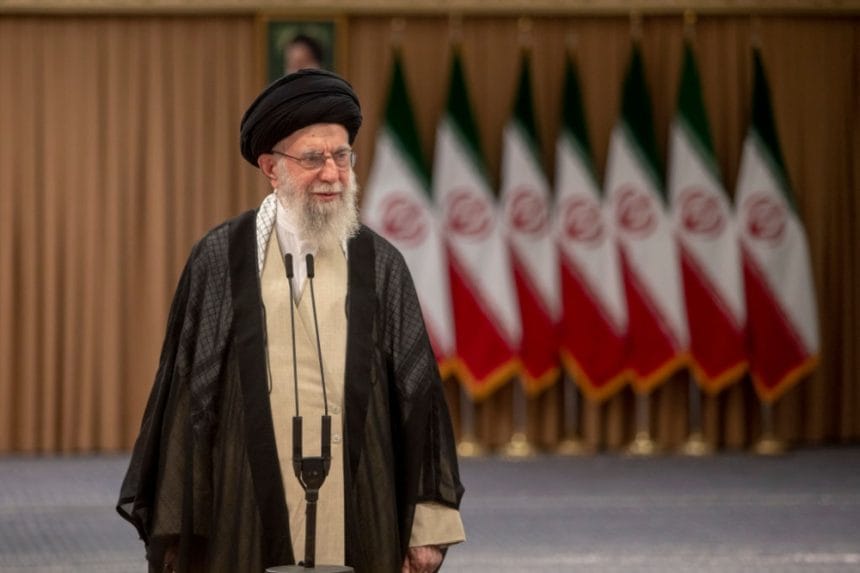 Iran în alertă: un atac american ar putea declanșa proteste în masă și amenința supraviețuirea regimului după prăbușirea zidului fricii Iranul se teme că un atac al SUA ar putea declanșa noi proteste și ar pune în pericol regimul: „Zidul fricii s-a prăbușit” (Reuters)