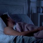 8 obiceiuri pe care trebuie să le eviți înainte de culcare. Cum îți sabotezi somnul fără să-ți dai seama