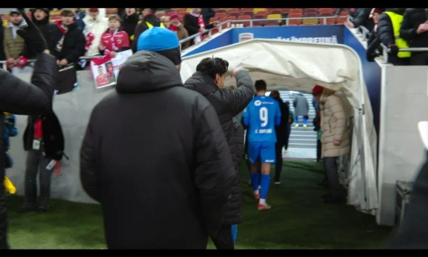 Florentin Petre reacționează exploziv după ce Ștefan Baiaram a scuipat un fan al lui Dinamo — se ajunge la bătaie? Florentin Petre a venit cu replica, după ce Ștefan Baiaram a scuipat un fan al lui Dinamo: ”Să mă bat cu ei?”