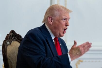 Donald Trump, descris de aproape jumătate dintre americani drept „corupt”, „rasist” şi „crud”