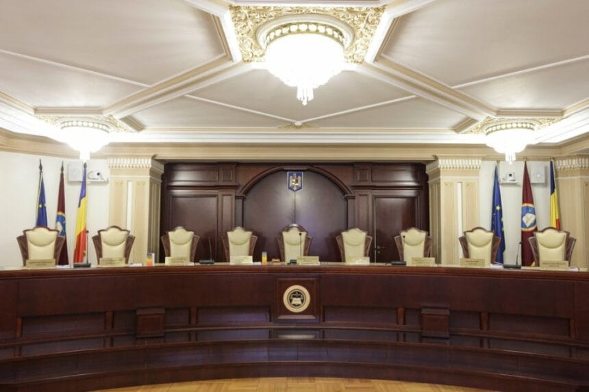 A șasea ședință a CCR, decisivă pentru pensiile de serviciu ale magistraților — prezența judecătorului Gheorghe Stan rămâne din nou incertă Miercuri are loc a şasea şedinţă a CCR, pe tema pensiilor de serviciu ale magistraţilor. Prezenţa judecătorului Gheorghe Stan, din nou incertă