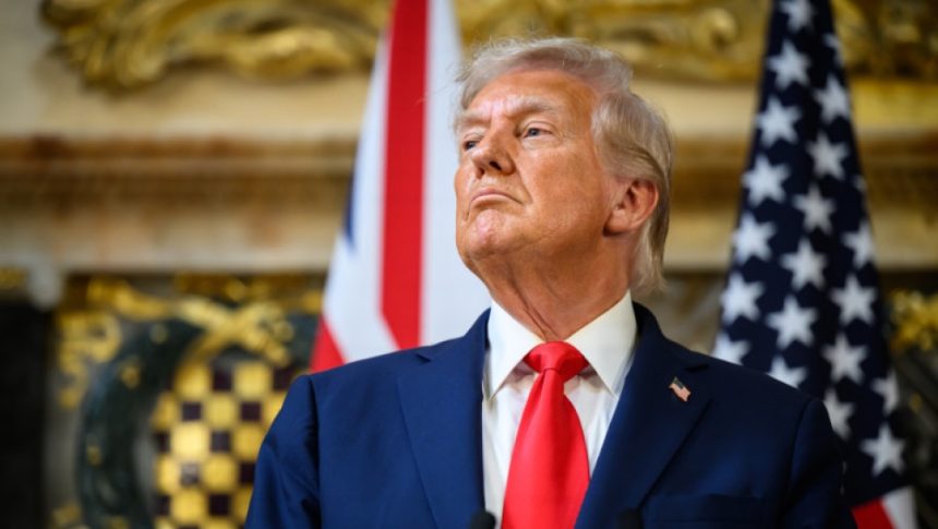Donald Trump s-a răzgândit în privința taxei vamale globale de 10% și a decis majorarea la 15%: „Cu efect imediat”