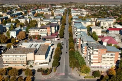 Un oraș cunoscut din România riscă să dispară de pe hartă. Populația este în continuă scădere, oamenii mor pe capete