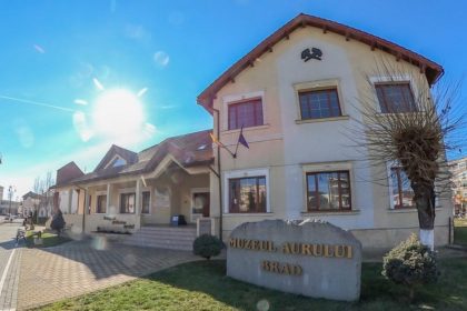 Muzee unicat ale aurului, cărbunelui și fierului. Se află în județul unde 100.000 de oameni munceau în industrie