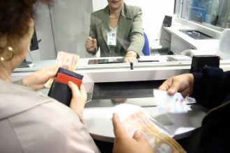 Ce analizează băncile când îți calculează dobânda la credit. Sfaturile unui expert: „Situația din Biroul de Credit este esențială”