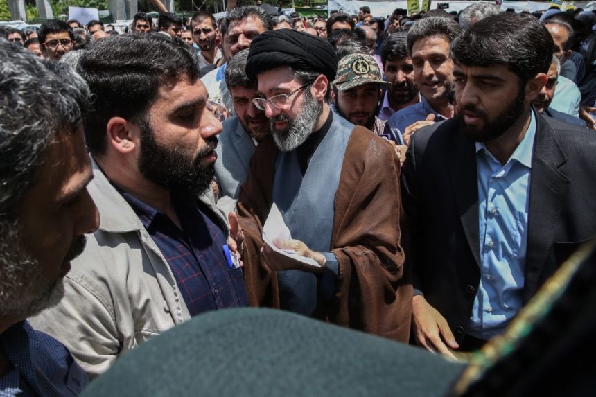 Cine este Mojtaba Khamenei, noul lider suprem al Iranului: legături cu Garda Revoluționară Islamică și sancționat de SUA