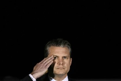 Pete Hegseth a desființat birourile care acum ar fi anchetat atacul asupra școlii din Iran unde au murit 170 de copii
