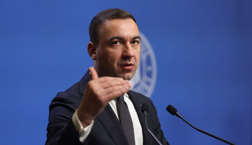 Bogdan Ivan: Companiile românești primesc întâietate în accesul la gazele din Neptun Deep Bogdan Ivan: Companiile româneşti au prioritate în ceea ce priveşte utilizarea gazelor extrase din Neptun Deep