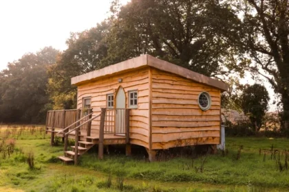 Construiești casa pe limita de proprietate? Regulile esențiale pe care trebuie să le știi ca să eviți problemele legale