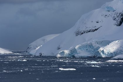 Antarctica surprinde cercetătorii: Banchiza își revine în 2026 după patru ani de scăderi record