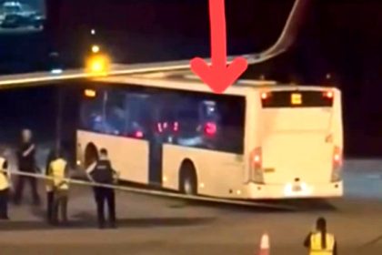 S-a urcat în avion și a plecat în Iran, după gestul văzut de toată planeta: „Aceasta nu e o alegere proprie”