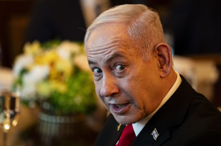 Zvonurile despre decesul lui Netanyahu spulberate de o replică surprinzătoare: sunt mort după cafea Benjamin Netanyahu dezminte zvonurile despre moartea sa cu un joc de cuvinte: „Sunt mort după cafea”