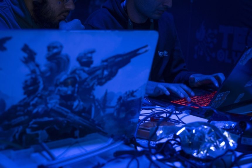 Războiul cibernetic cu Iranul se intensifică: SUA și Israel, în vizorul hackerilor Cum sunt folosite atacurile cibernetice ca arme în războiul cu Iranul: SUA și Israel, ținte ale hackerilor