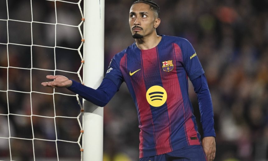 Raphinha, omul meciului în Barcelona -2, îi face praf pe englezi și stârnește controverse Raphinha a ieșit omul meciului în Barcelona -2 și nu a ezitat la interviu. Cum i-a numit pe englezi