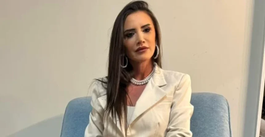 Scandal la o școală de elită din București: profesorul a lovit cu picioarele fiul Marei Bănică, instanța a emis ordin de restricție Fiul Marei Bănică, lovit cu picioarele de un profesor: „A fost emis un ordin de restricție”. Scenele șocante au avut loc într-o școală de elită din București