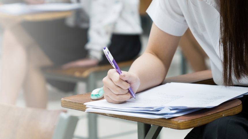 Simulare Bac 2026: Subiectele la limba română publicate de Minister și soluțiile esențiale pentru a le rezolva corect Simulare Bacalaureat 2026: Subiecte la limba română publicate de Ministerul Educației. Cum se rezolvau corect cerințele