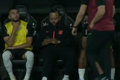 Controversă în Brazilia! Depay, certat de stafful tehnic pe banca de rezerve