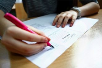 Simulare Bacalaureat 2026. Elevii, provocați să se încadreze în timp cu rezolvarea exercițiilor la Matematică