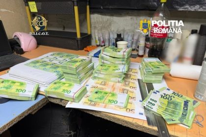 Fabrică de bani falși la Suceava: trei români și un italian au tipărit 2 milioane de euro, bancnotele au fost distribuite în Bulgaria