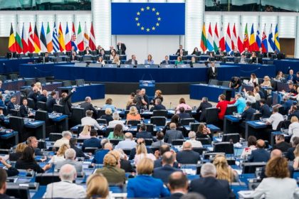 Parlamentul European a aprobat eliminarea taxelor pentru produsele americane, dar cu garanții: „Nu ne vom lăsa intimidaţi”