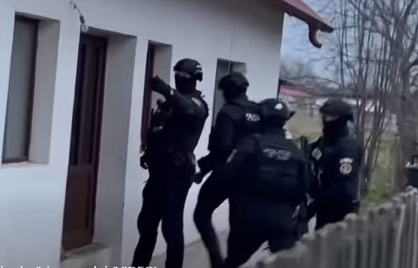 Percheziții în Botoșani: Primărie în vizor - angajată suspectată de contrabandă cu țigări din Republica Moldova Percheziții în Botoșani. Angajată a unei primării, suspectată că aducea ilegal țigări din Republica Moldova