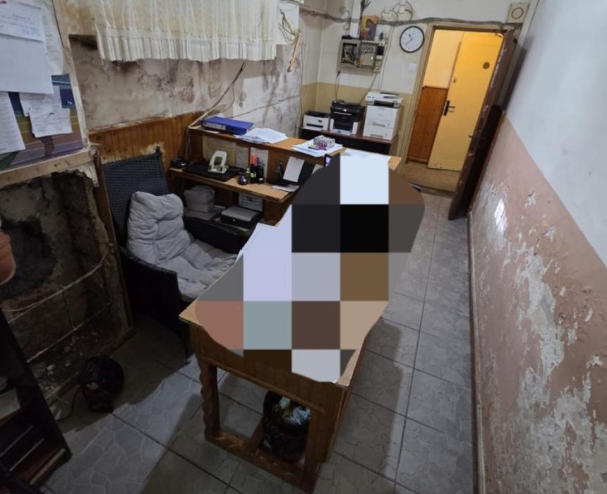 Avertisment cutremurător de la Sindicatul Europol: polițiștii din Arestul Capitalei trăiesc în condiții mai proaste decât infractorii - mucegai, umiditate și ploșnițe Polițiștii de la Arestul Capitalei au condiții mai proaste decât infractorii, susține Sindicatul Europol: „Mucegai, umiditate, ploșnițe”